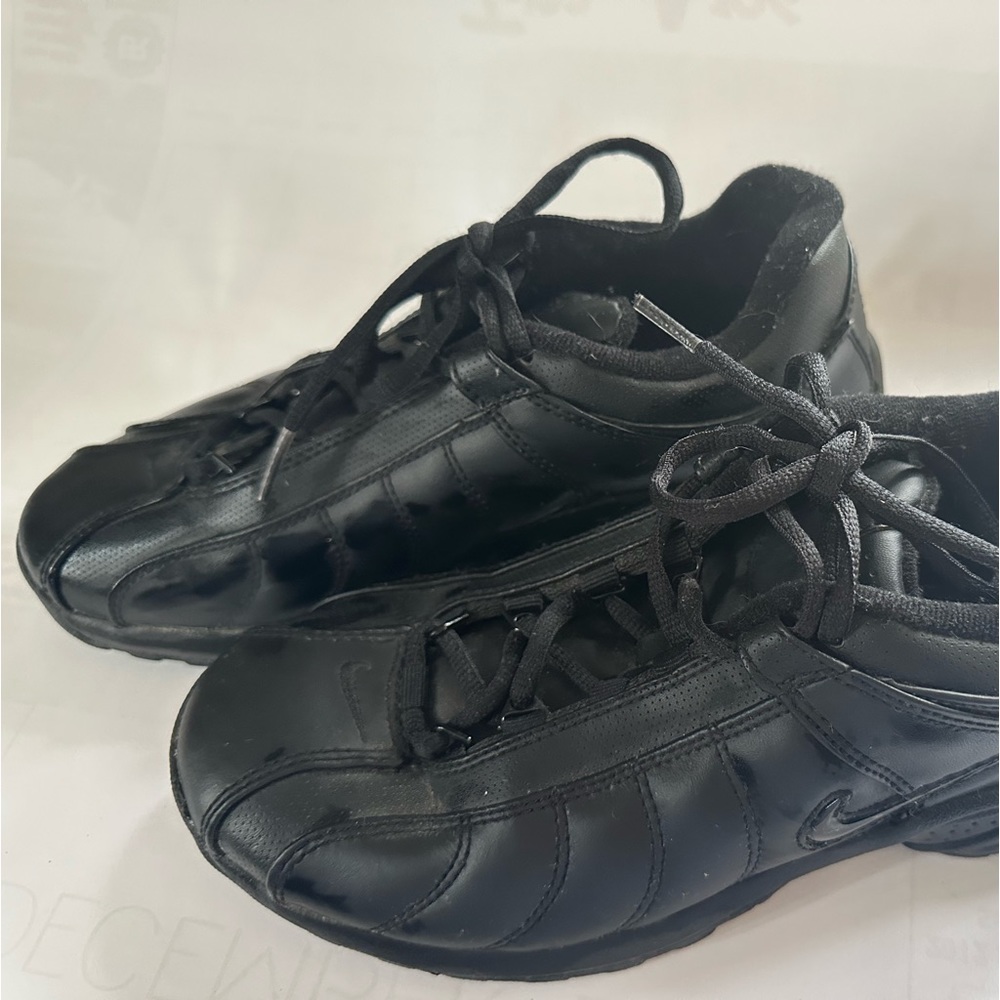 Nike womens 9.5 sneaker black